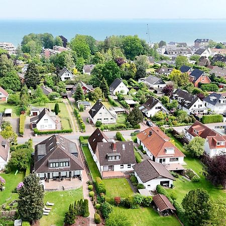 Nur 7 Gehminuten Zum Strand, Sehr Hochwertige Ferienwohnung Mit Terrasse In Ruhiger Lage, Inklusive Parkplatz Und Fahrradunterstellplatz Laesst Keine Wuensche Offen Scharbeutz Eksteriør bilde