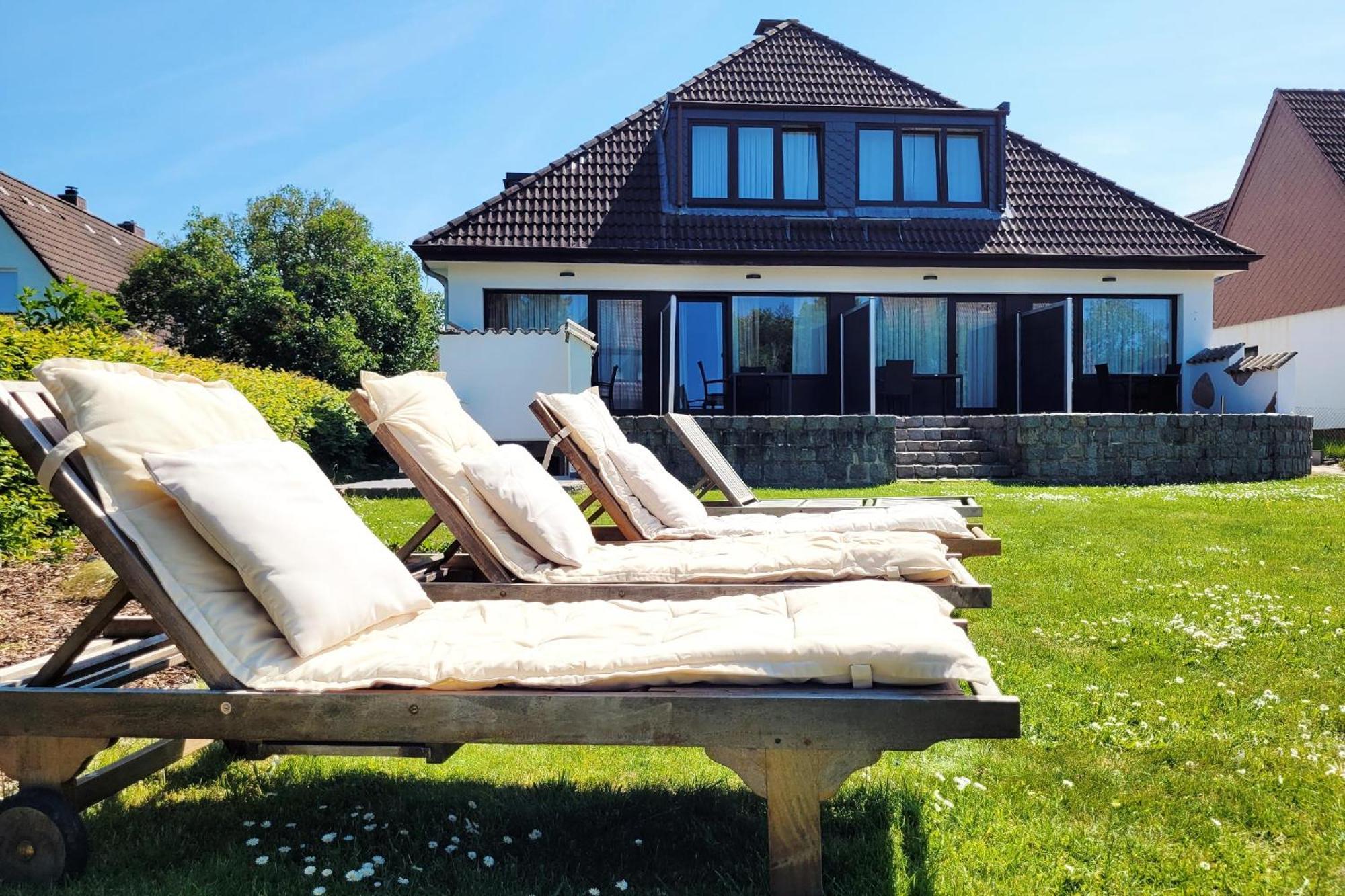 Nur 7 Gehminuten Zum Strand, Sehr Hochwertige Ferienwohnung Mit Terrasse In Ruhiger Lage, Inklusive Parkplatz Und Fahrradunterstellplatz Laesst Keine Wuensche Offen Scharbeutz Eksteriør bilde